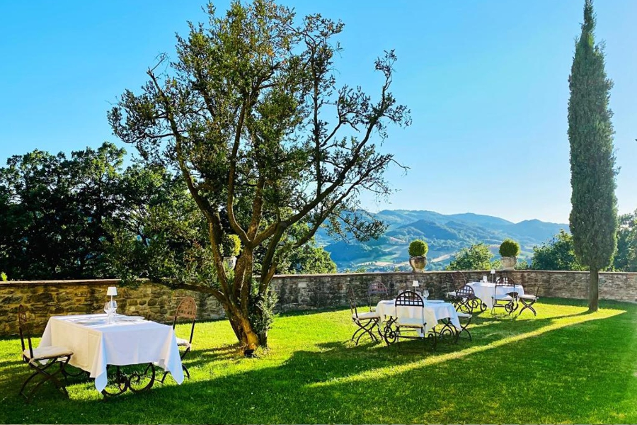 Galleria Levi Eventi | Catering-Banqueting-Matrimoni-Eventi Aziendali- Feste private a Reggio Emilia, Parma e Modena | Castello di Viano - Viano (RE) Galleria