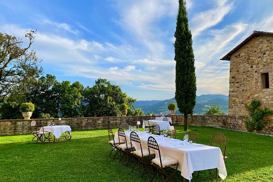 Galleria Levi Eventi | Catering-Banqueting-Matrimoni-Eventi Aziendali- Feste private a Reggio Emilia, Parma e Modena | Castello di Viano - Viano (RE) Galleria