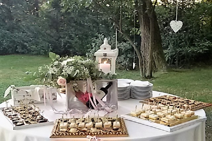 Galleria Levi Eventi | Catering-Banqueting-Matrimoni-Eventi Aziendali- Feste private a Reggio Emilia, Parma e Modena | Catering Aziendale DIECI presso Castello di Rossena Maggio 2025 | Galleria